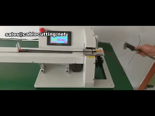 wire hanress taping machine with Traction device