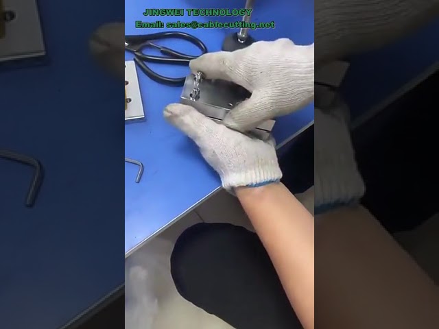 Desktop Semi-Automatic Injection Molding Machine | Tiny Plastic Injection Machine For Headphone Power